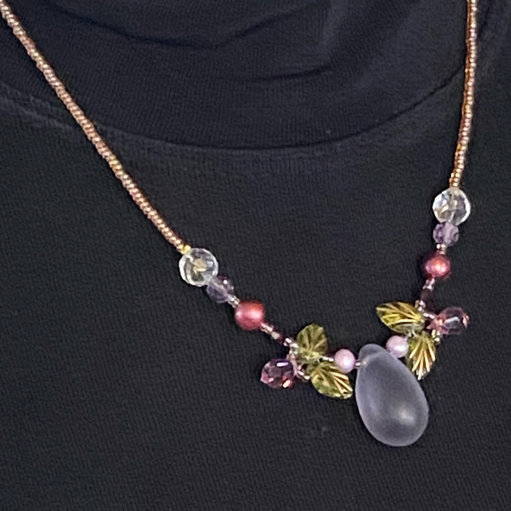 Glass Beaded Necklace Grape Vine Flowers in Lavender Pink Green Clear Crystals - Picture 4 of 7